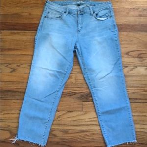 Universal thread mid rise boyfriend crop 14